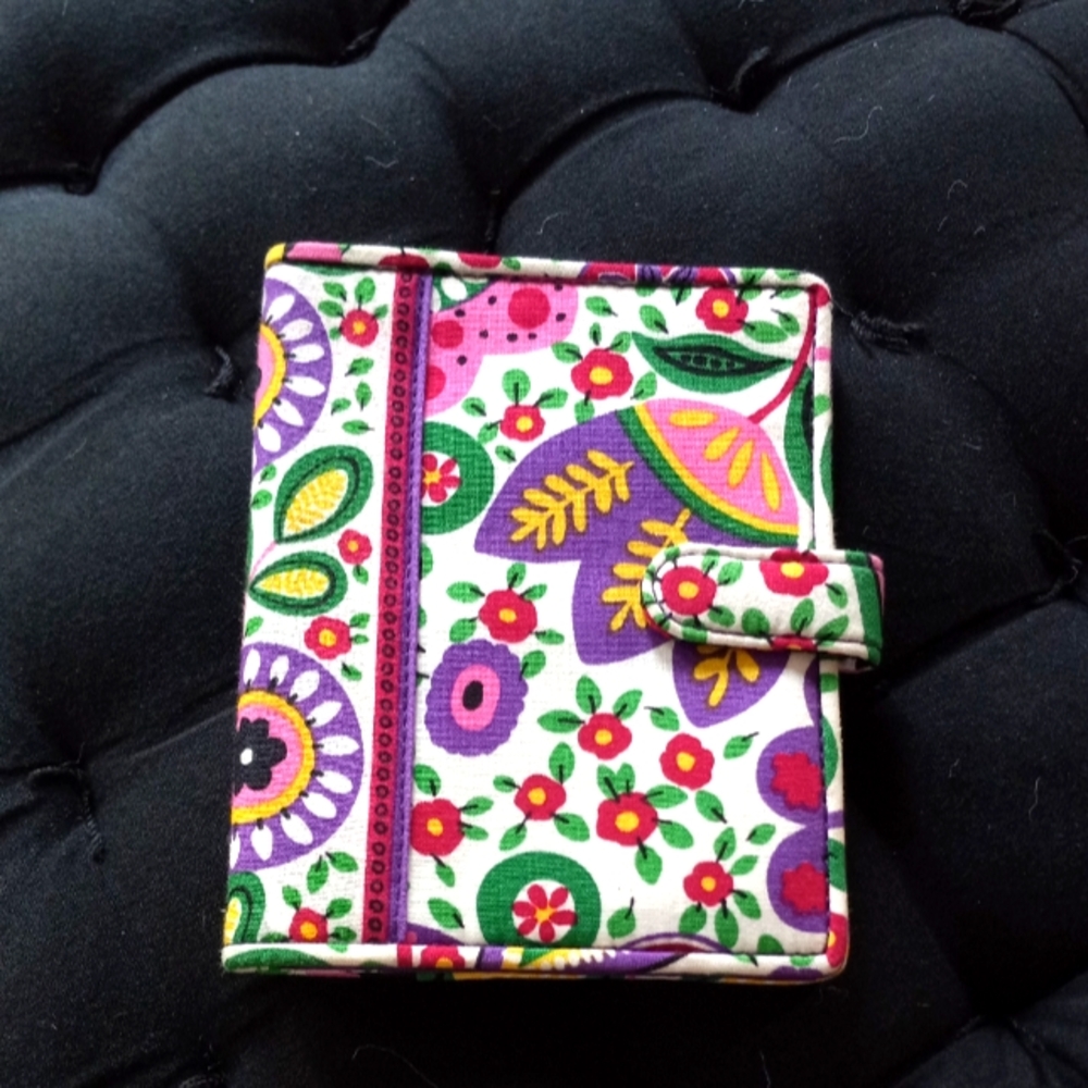 VERA BRADLEY "VIVA LA VERA" SNAP BIFOLD WALLET